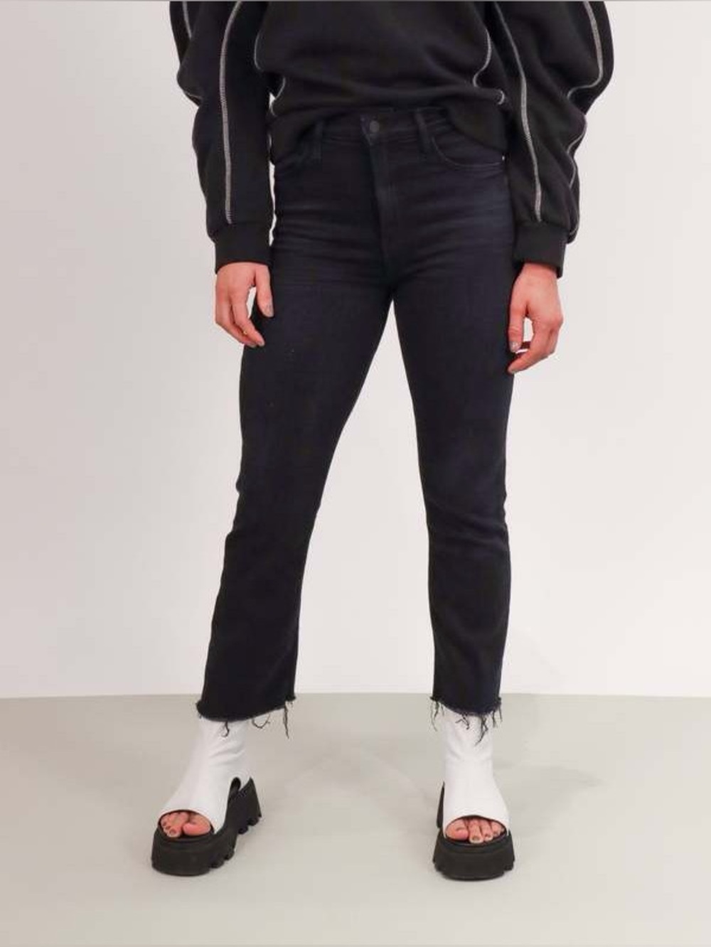MOTHER Denim The Hustler Ankle Fray in Encounters at Night Black Jeans
